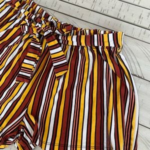 ✨ Bobbie Brooks Striped Tie Waist Shorts ✨